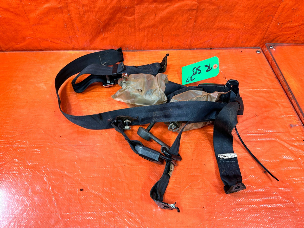 90 91 HONDA CIVIC HATCHBACK   REAR SEAT BELT SET   LEFT & RIGHT SEAT BELTS   OEM6