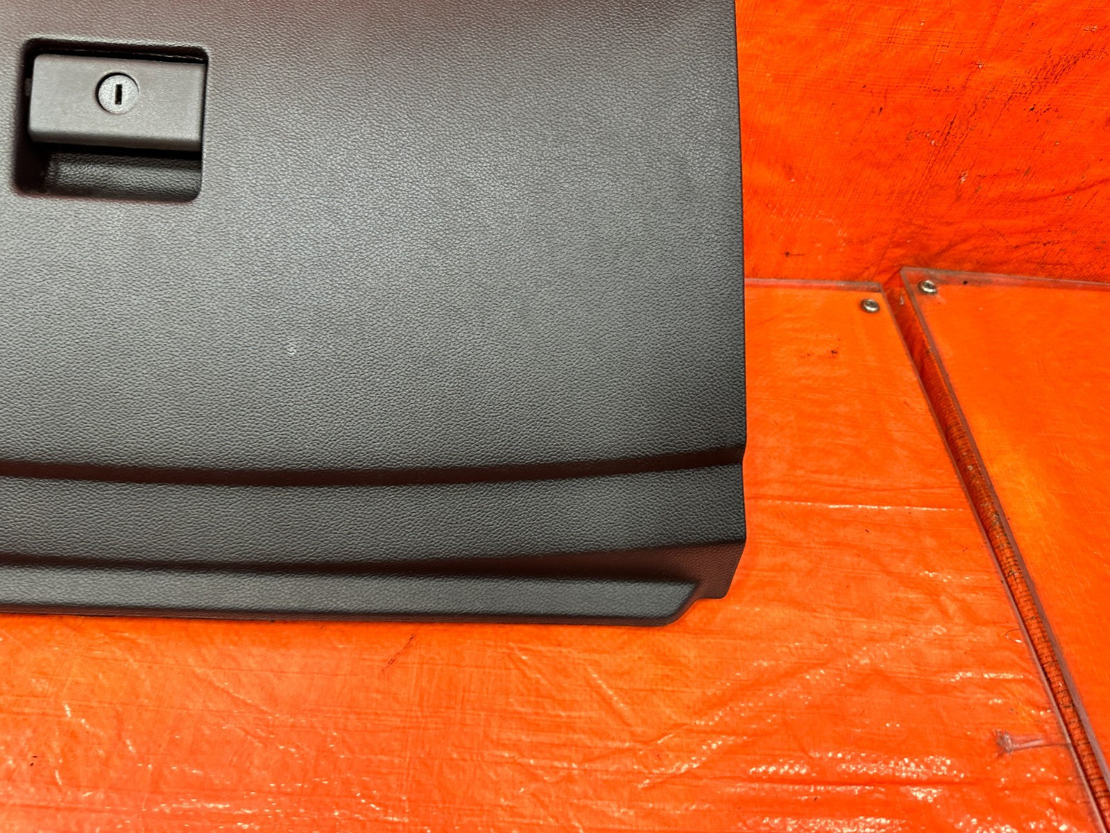 08 13 INFINITI G37 COUPE 2D   GLOVE BOX ASSEMBLY   BLACK COLOR   OEM 3204