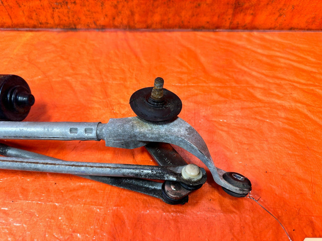 08 15 INFINITI G37 & Q60    2D COUPE   WINDSHIELD WIPER MOTOR W/ LINKAGE OEM 3282