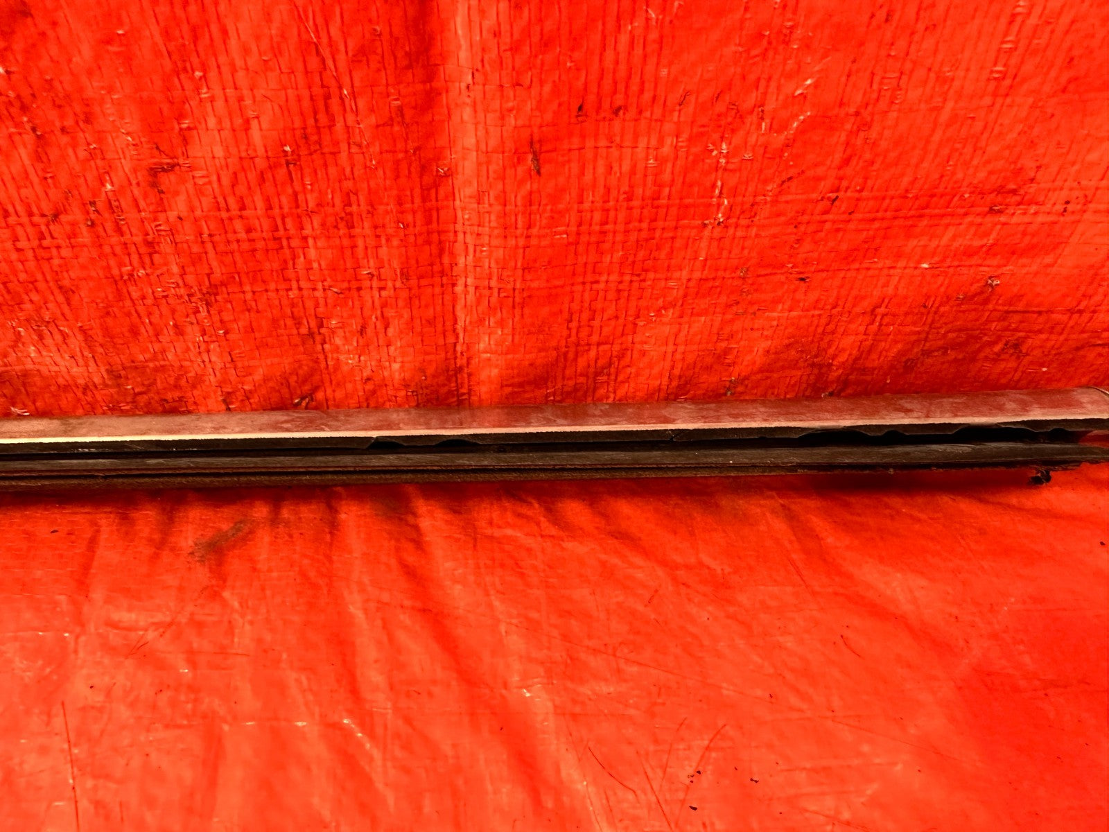 97 01 HONDA CR V CRV   DRIVER LEFT REAR EXTERIOR WINDOW GLASS TRIM   OEM 3014