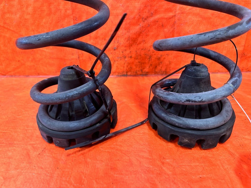 08 15 INFINITI G37 & Q60    2D COUPE   REAR SPRINGS W/ RUBBER INSERTS   OEM #3283