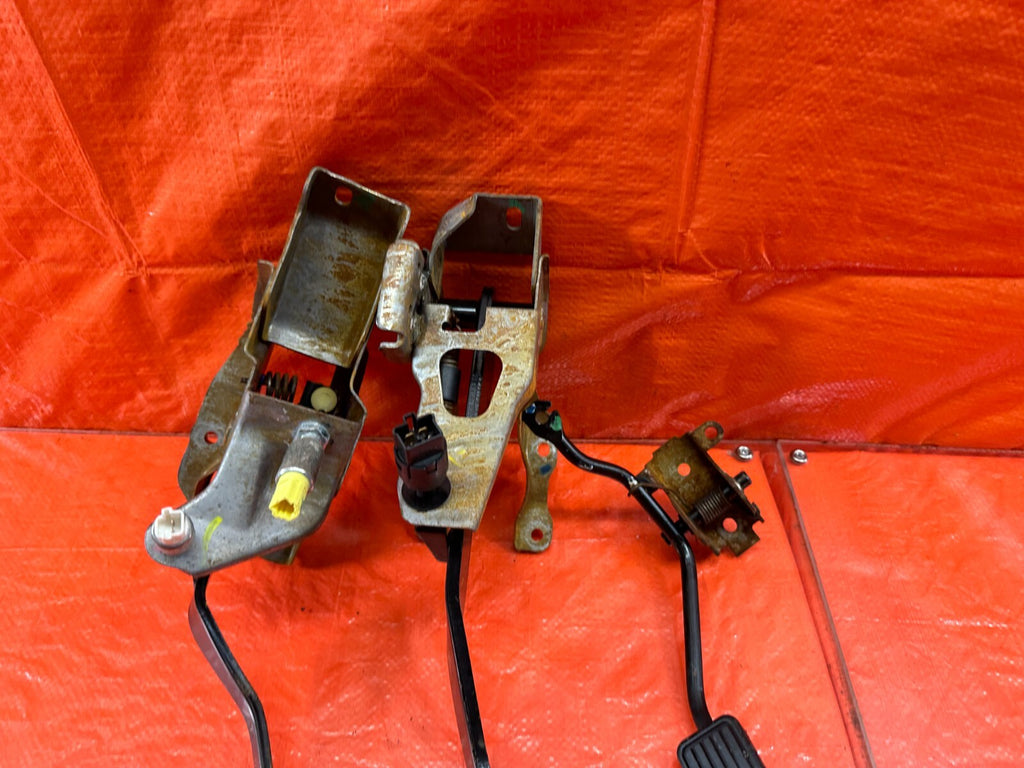 02 05 HONDA CIVIC SI EP3 HATCH   MANUAL PEDALS   GAS BRAKE CLUTCH   OEM #2137