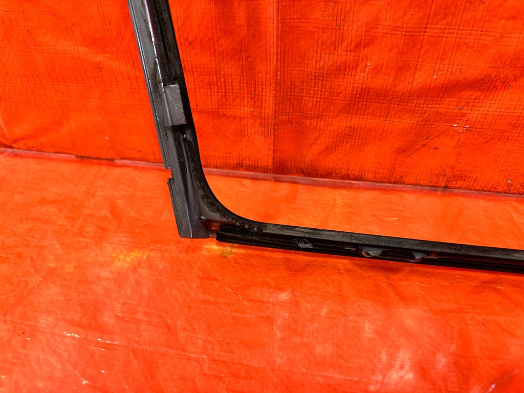 92 00 LEXUS SC300   PASSENGER RIGHT REAR QUARTER GLASS TRIM   OEM FACTORY #27617
