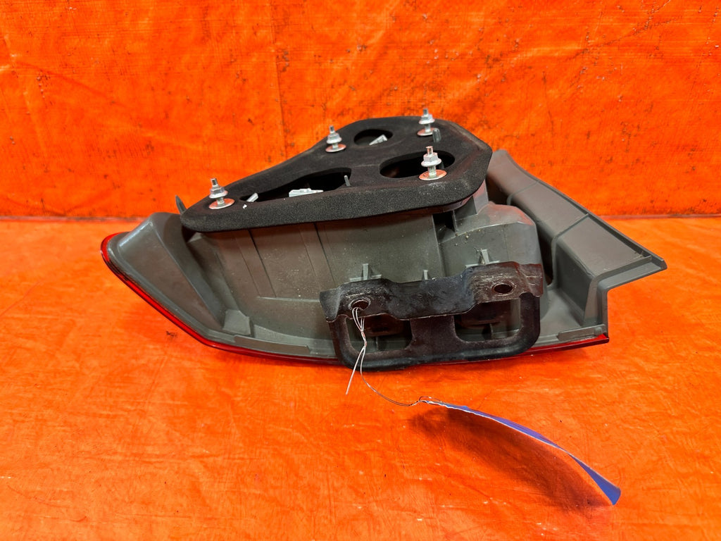 09-11 HONDA CIVIC SEDAN RIGHT OUTER TAIL LIGHT LAMP QUARTER PANEL OEM OE 3078