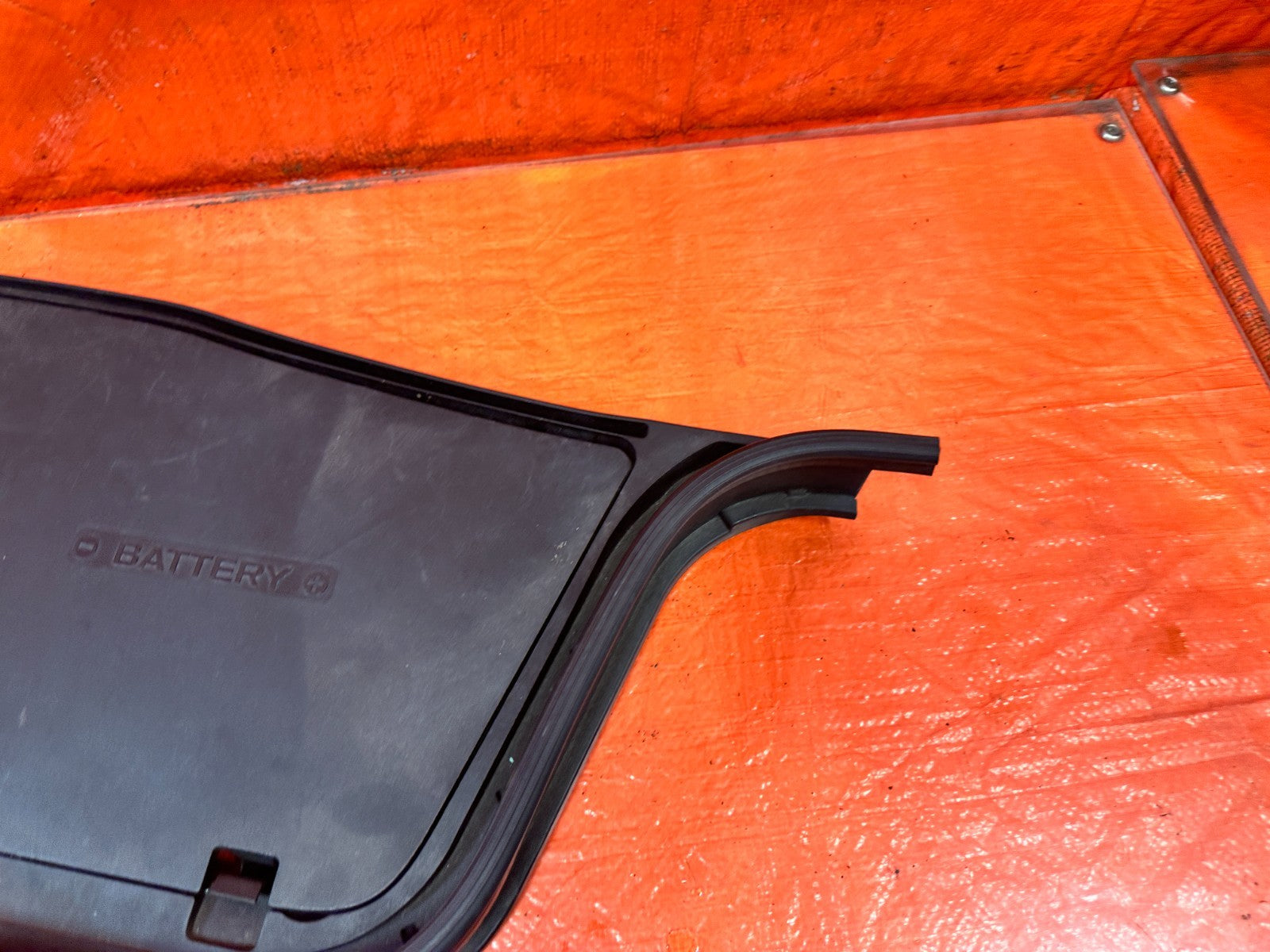 08 15 INFINITI G37 Q60 COUPE CONV ENGINE BAY BATTERY COMPARTMENT COVER #3294