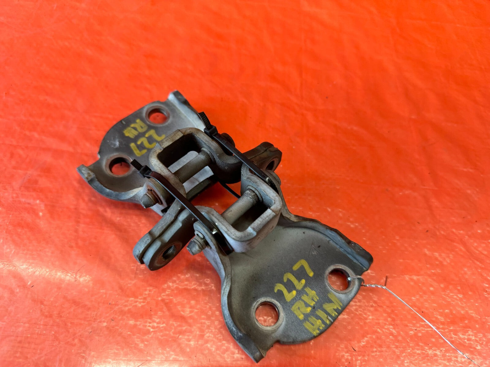 88 00 HONDA CIVIC FRONT LEFT OR RIGHT DOOR HINGE SET / UPPER + LOWER OEM #2273