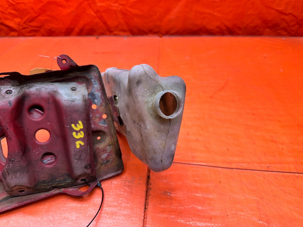 97 01 HONDA PRELUDE 2.2L H22A BATTERY HOLD DOWN TRAY MOUNT BRACKET OEM #3364