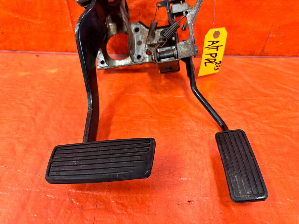 93 97 HONDA DEL SOL   AUTOMATIC PEDALS   GAS AND BRAKE   OEM FACTORY OE 2952
