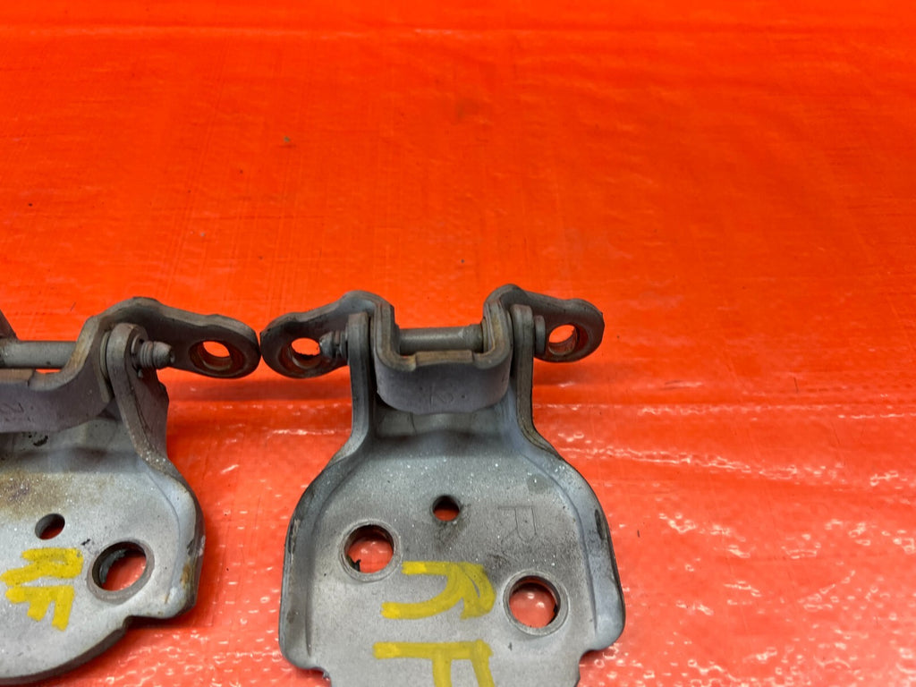 90 01 ACURA INTEGRA SEDAN   RIGHT FRONT DOOR HINGE SET   UPPER LOWER   OEM #1595