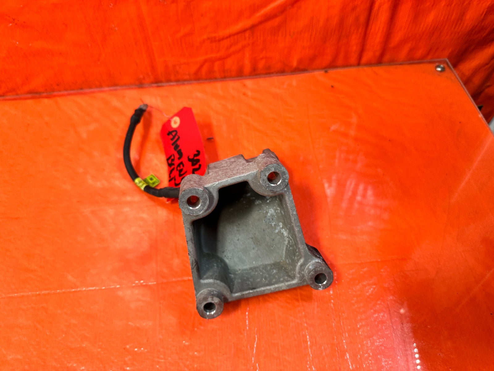 13 16 HYUNDAI GENESIS COUPE 3.8L   PASSENGER RIGHT   ALUMINUM ENGINE BRACKET 3024