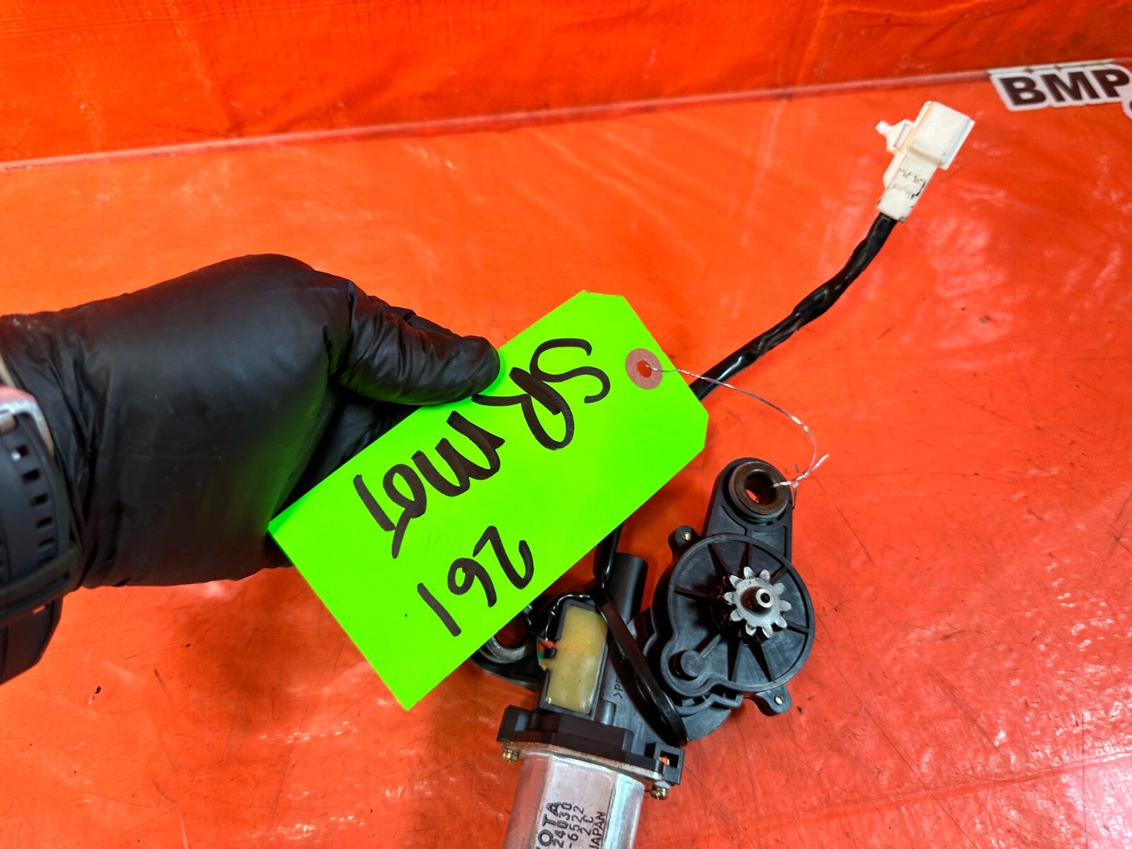 02 10 LEXUS SC430   CONVERTIBLE FRONT CENTER LATCH MOTOR   OEM FACTORY #26110
