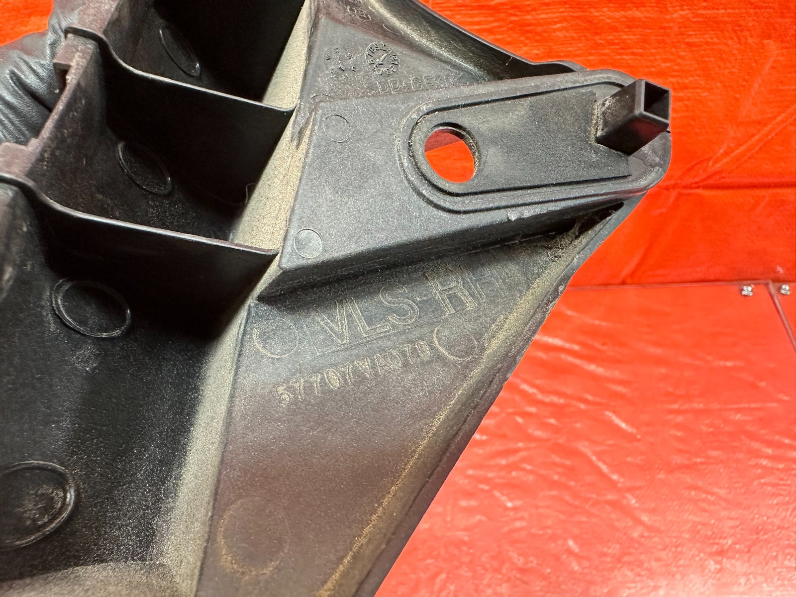15 21 SUBARU WRX & STI   RIGHT REAR BUMPER COVER BRACKET CLIP RETAINER   OEM 18311