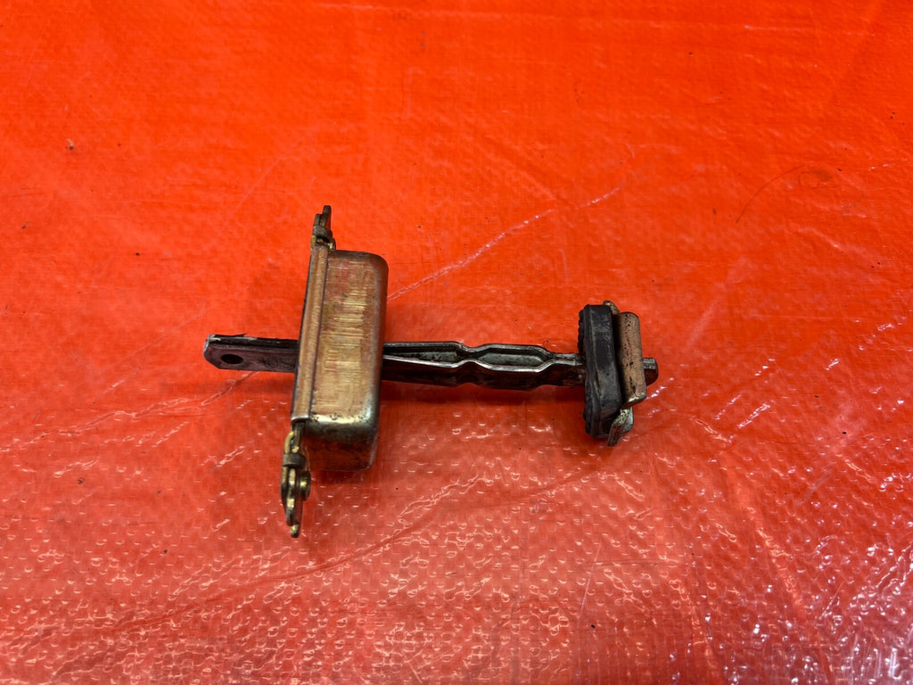 92 96 HONDA PRELUDE   LEFT OR RIGHT   DOOR CHECKER HINGE ARM STOPPER   OEM #1384