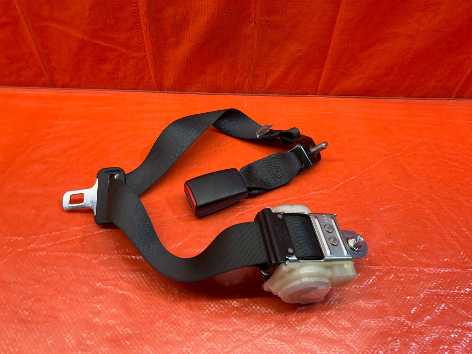 07 11 HONDA CIVIC SI SEDAN   REAR CENTER SEAT BELT SAFETY BELT   BLACK   OEM 1557