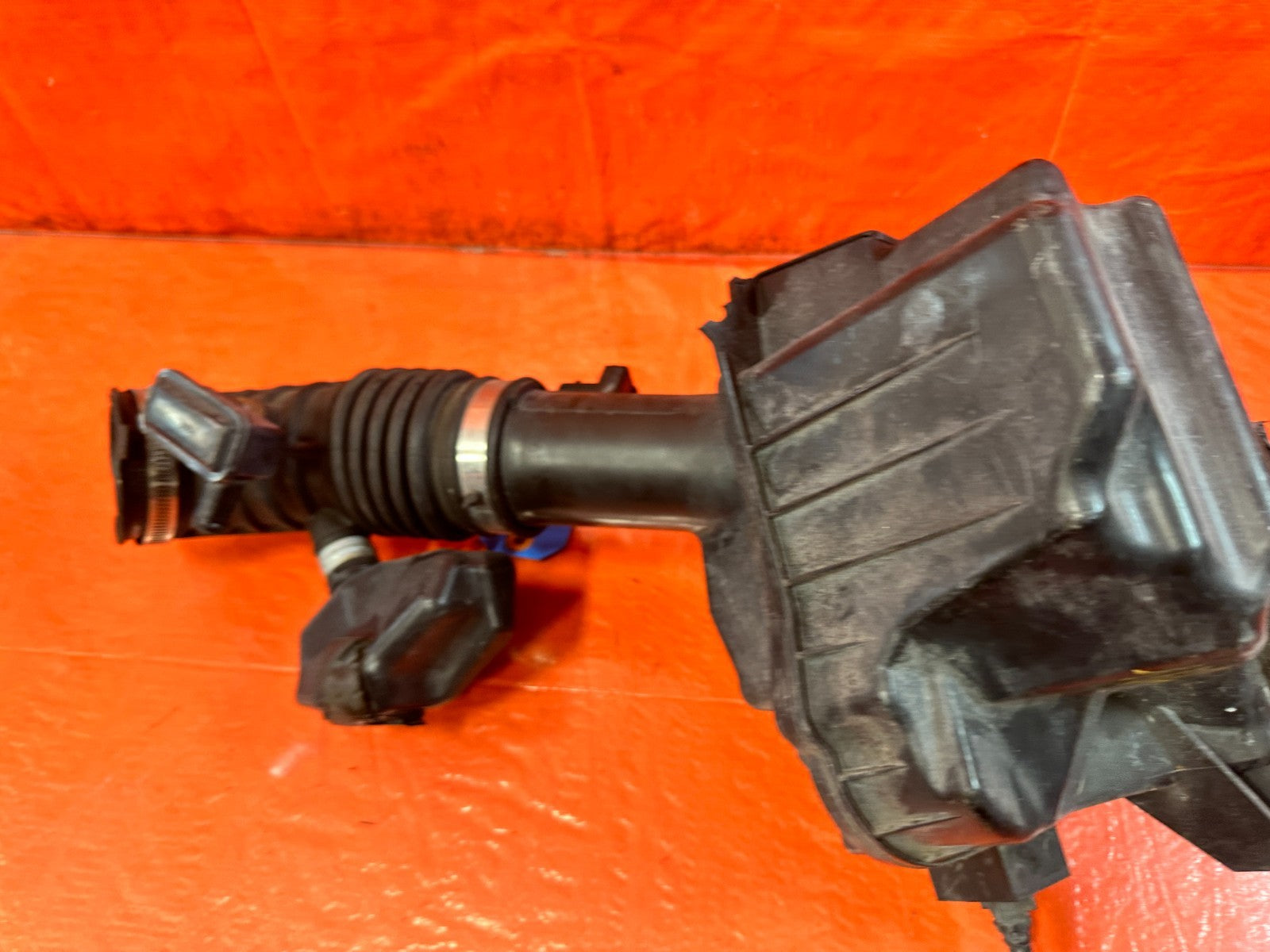 08 15 INFINITI G37 Q60 3.7L LEFT DRIVER AIR CLEANER INTAKE FILTER BOX OEM #32811