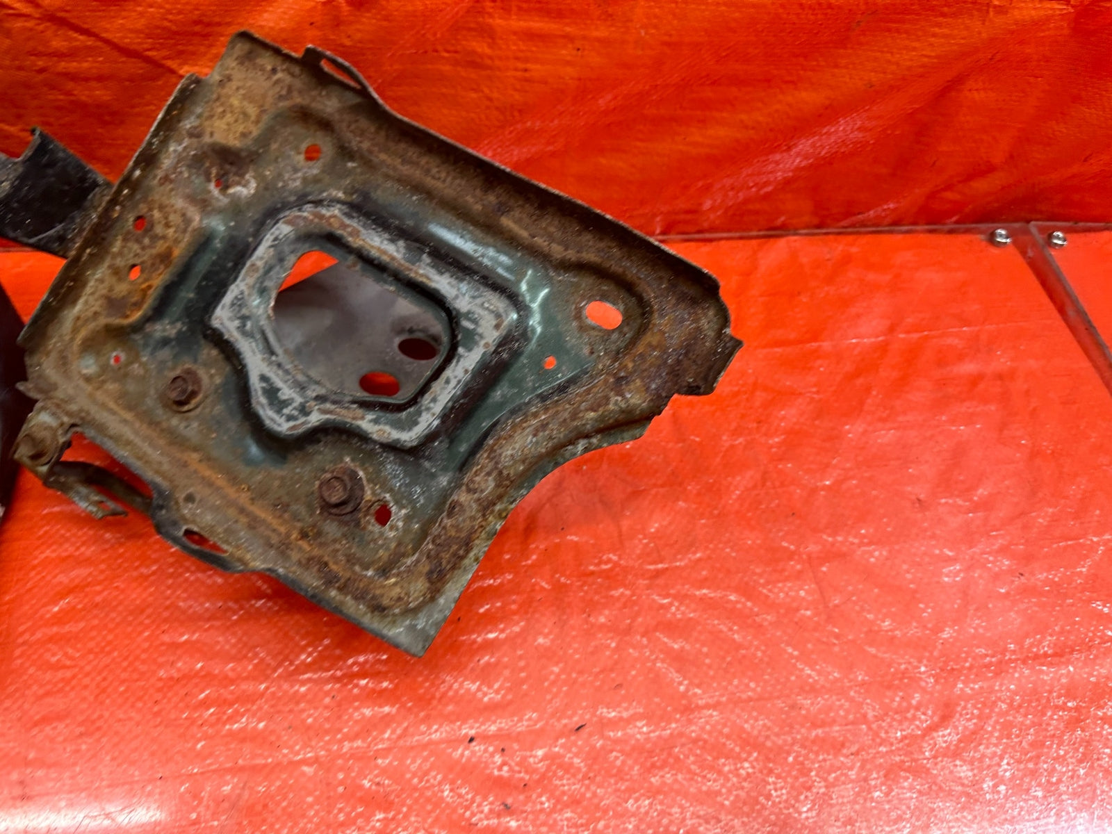 92 01 HONDA PRELUDE   BATTERY TRAY W/ MOUNTING BRACKET   OEM #2104
