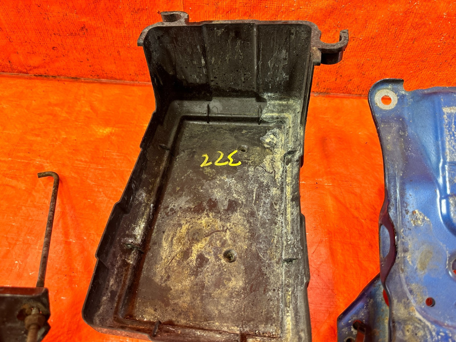 04 08 ACURA TSX   BATTERY TRAY   OEM FACTORY #3223