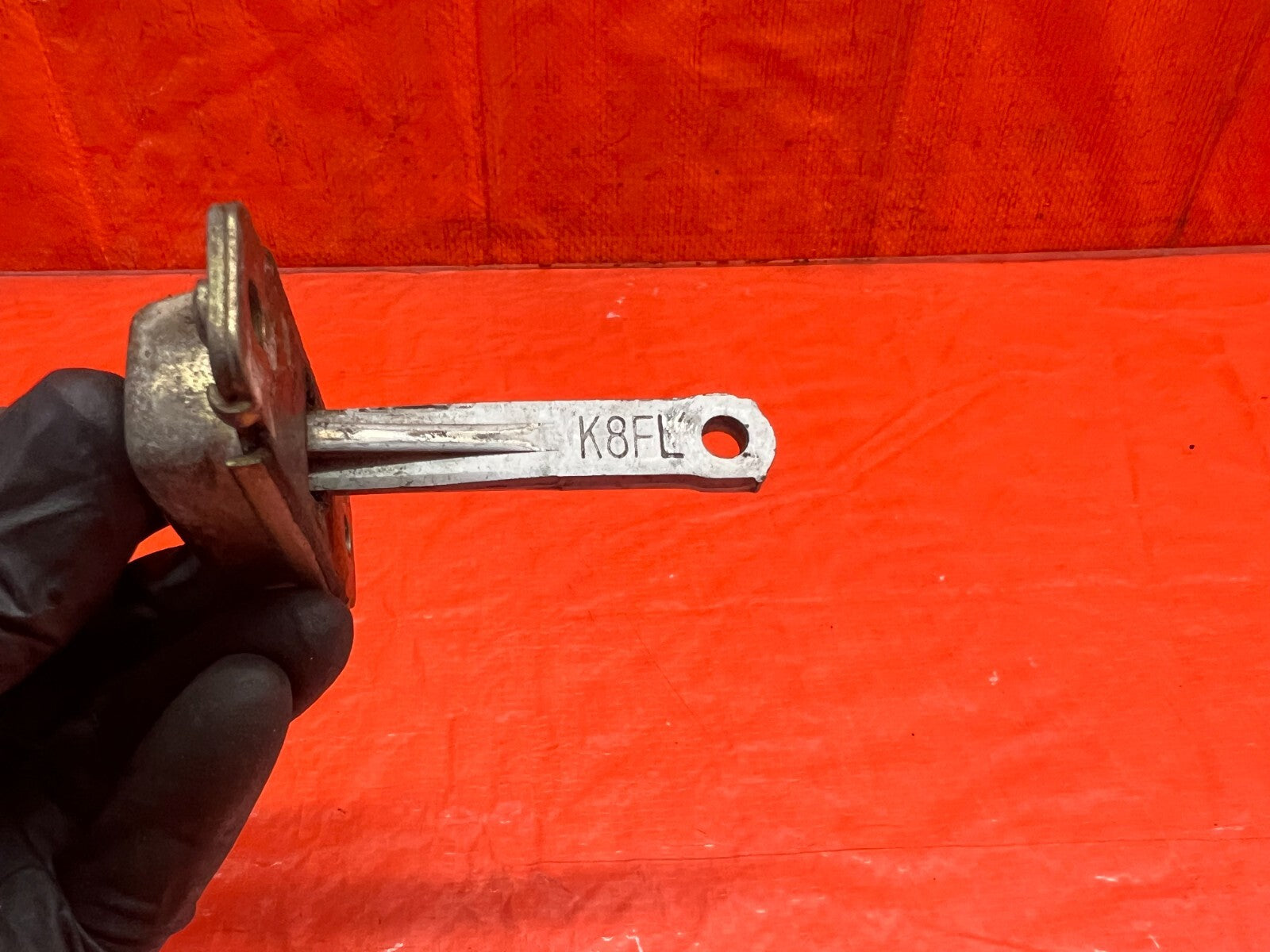 90 96 ACURA INTEGRA SEDAN LEFT OR RIGHT FRONT DOOR CHECKER HINGE ARM STOPPER 1659