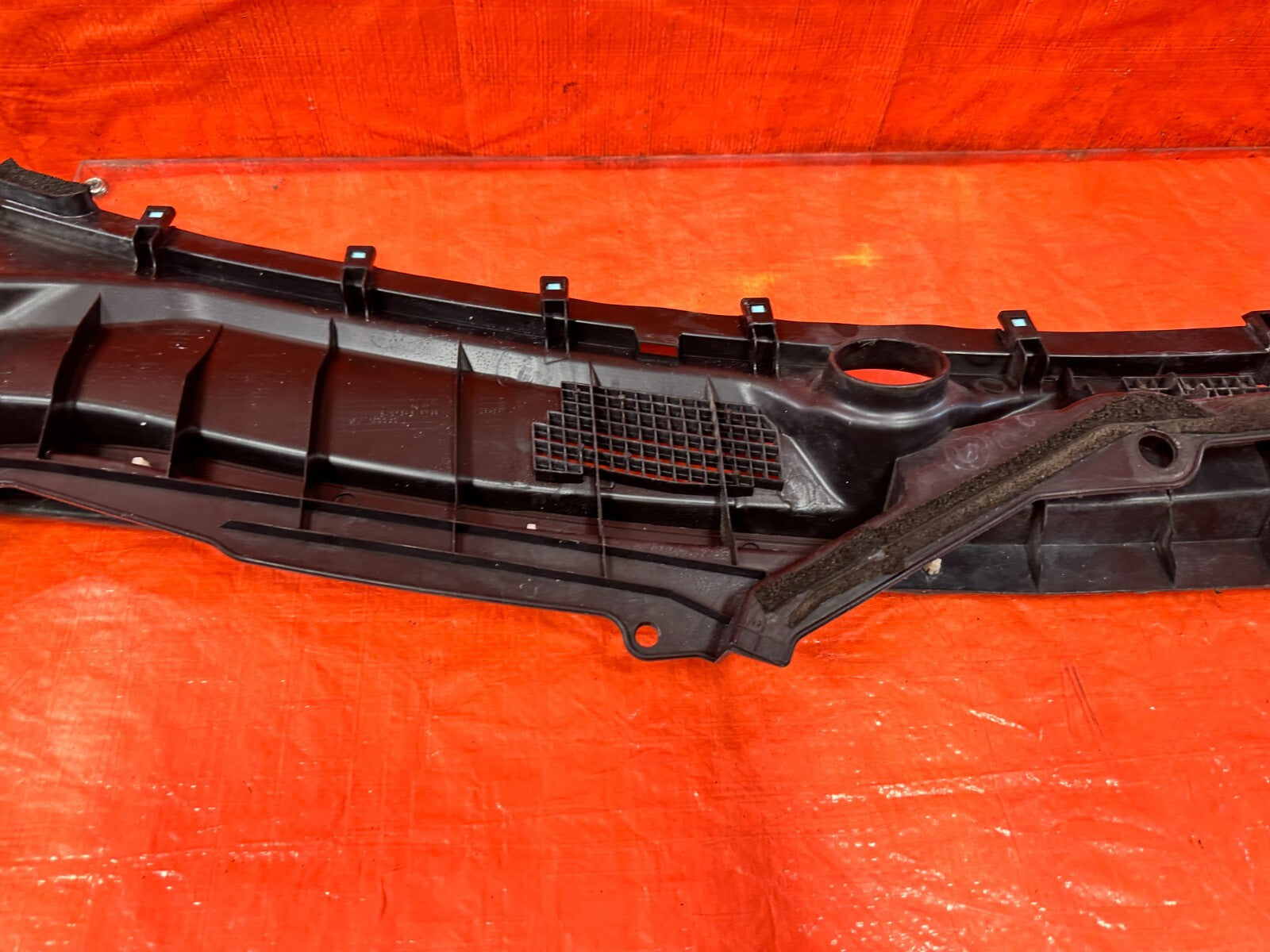 14 20 INFINITI Q50 Q60   WINDSHIELD WIPER COWL TRIM PLASTIC   OEM FACTORY #2899