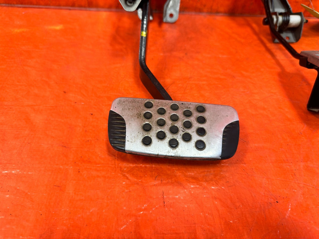 2005 05 INFINITI G35 COUPE SPORT   AUTOMATIC PEDALS   ALUMINUM BRAKE AND GAS OEM5