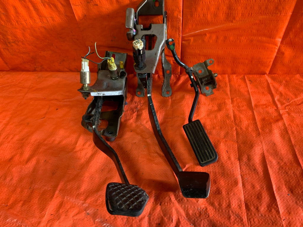 02 05 HONDA CIVIC SI 2.0 EP3   COMPLETE PEDAL SET GAS BRAKE CLUTCH PEDALS OEM OE3
