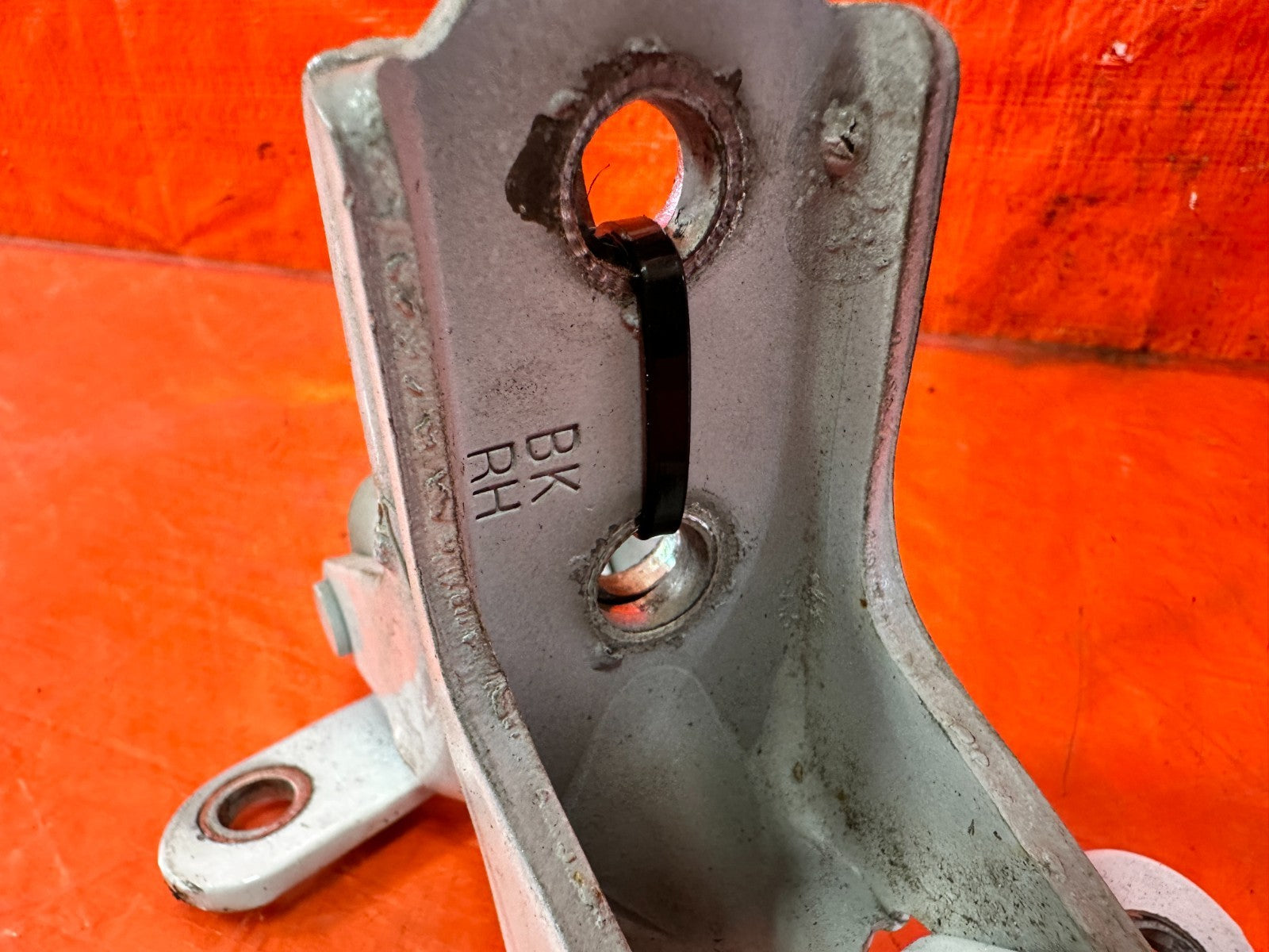 10 16 HYUNDAI GENESIS COUPE PASSENGER RIGHT  DOOR HINGE SET UPPER LOWER OEM #3021
