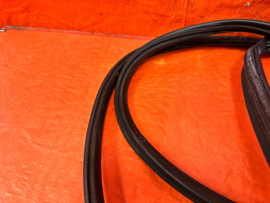 02-05 HONDA CIVIC SI EP3 HATCH - RIGHT - DOOR WEATHER STRIP TRIM SEAL GASKET 3084