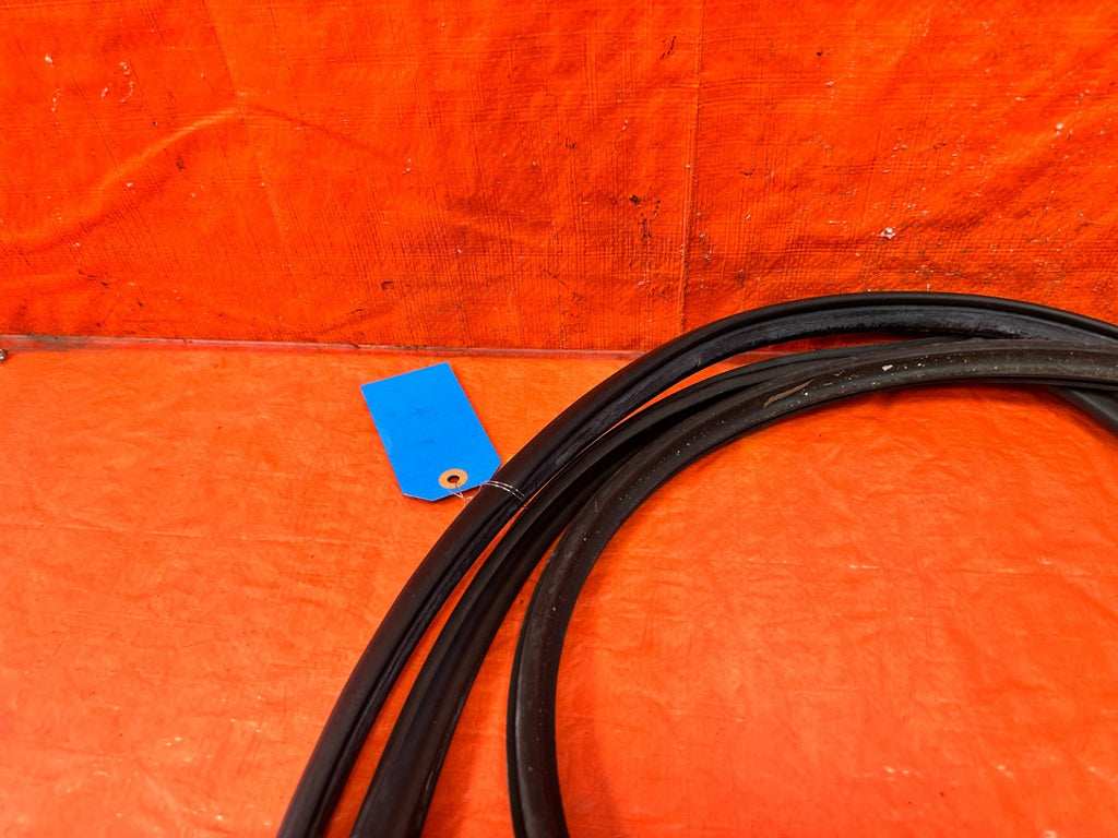 02 05 HONDA CIVIC SI EP3 HATCH   RIGHT   DOOR WEATHER STRIP TRIM SEAL GASKET 3086