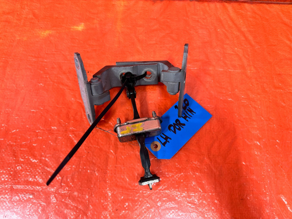08 15 INFINITI G37 & Q60 COUPE   DRIVER LEFT FOOR HINGE W/ CHECKER   3 PIECE 3208