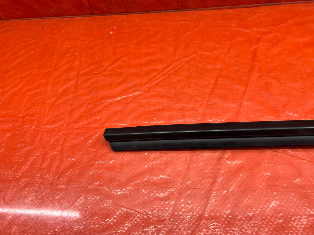 08 15 INFINITI G37 & Q60   DRIVER LEFT FRONT EXTERIOR WINDOW GLASS TRIM OEM #1698