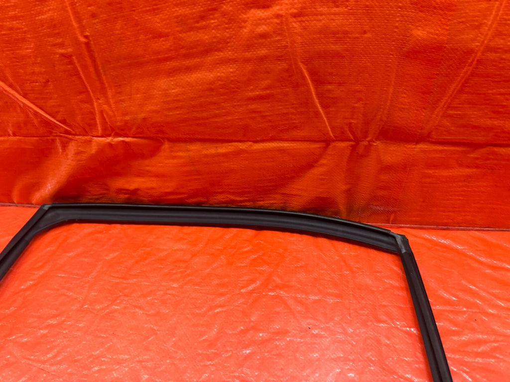 04 08 ACURA TSX   DRIVER LEFT REAR WINDOW GLASS RUN CHANNEL   OEM #20910