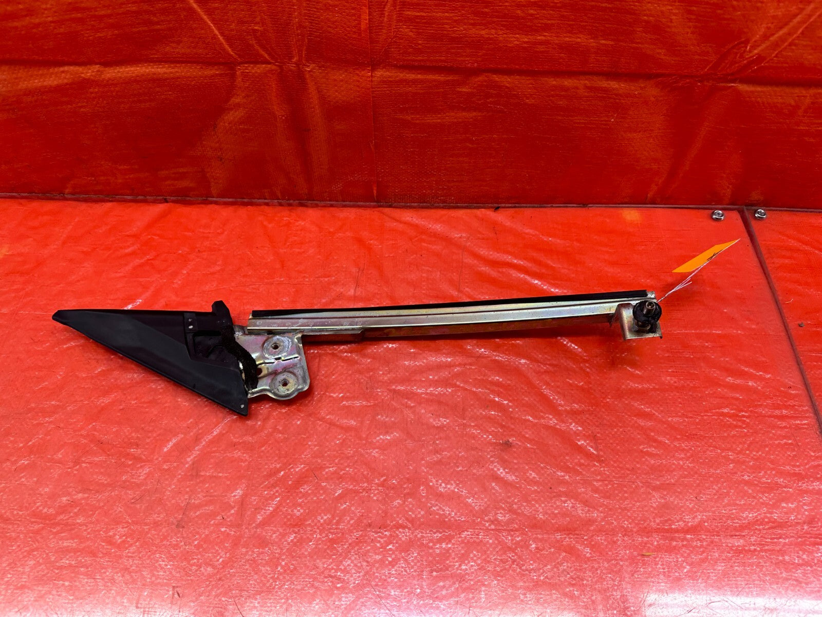 00 09 HONDA S2000   PASSENGER RIGHT   DOOR WINDOW GLASS PLACEMENT HOLDER OEM 2256