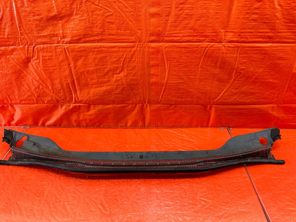 95 98 HONDA ODYSSEY   WINDSHIELD WIPER COWL TRIM PLASTIC   OEM FACTORY #1930