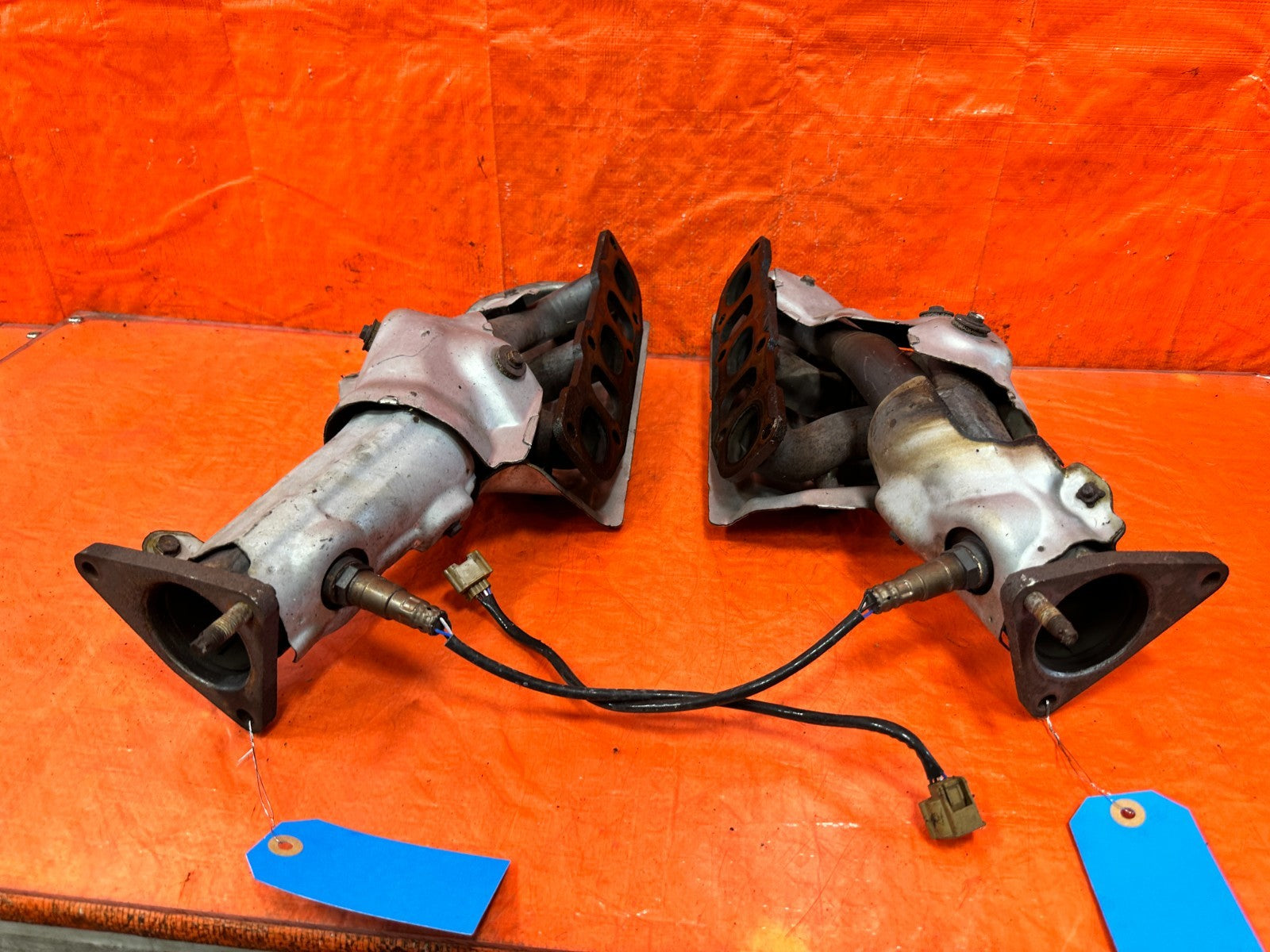 08 15 INFINITI G37 COUPE & CONVERTIBLE   VQ37 EXHAUST MANIFOLDS   OEM 3104