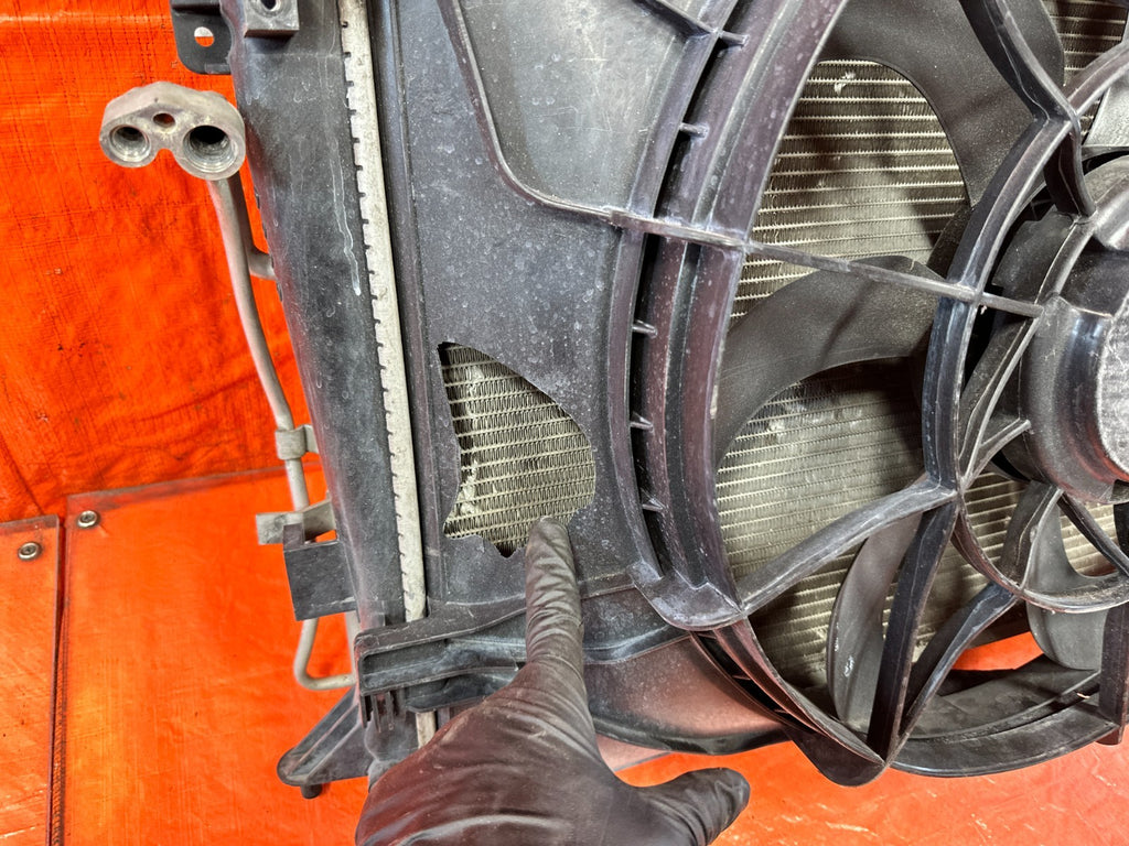 HYUNDAI GENESIS COUPE RADIATOR TANK COOLING FANS & CONDENSER  LITE DAMAGE 31815