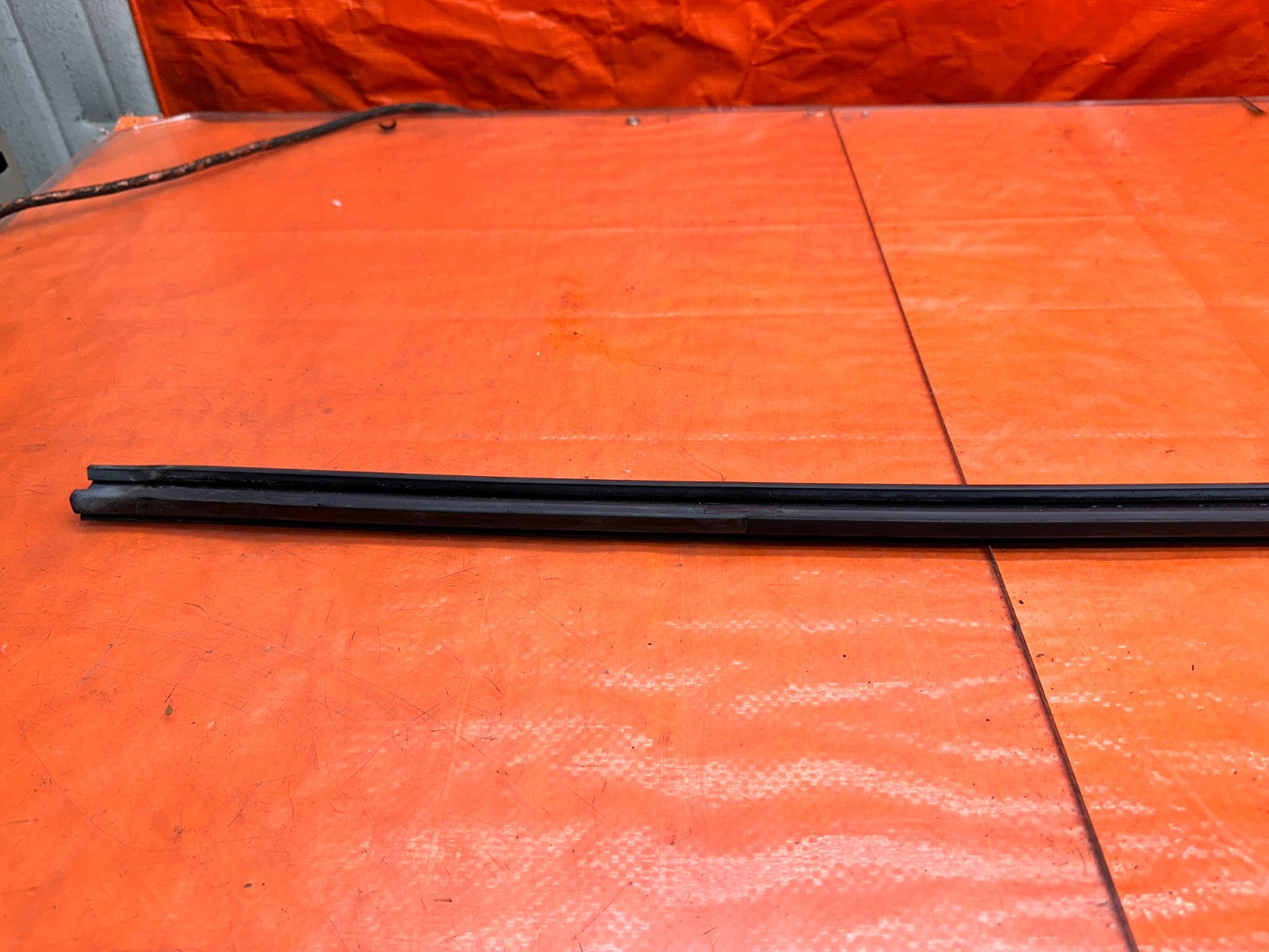 94 01 ACURA INTEGRA COUPE LEFT DRIVER DOOR UPPER GLASS WEATHERSTRIP OEM #33115