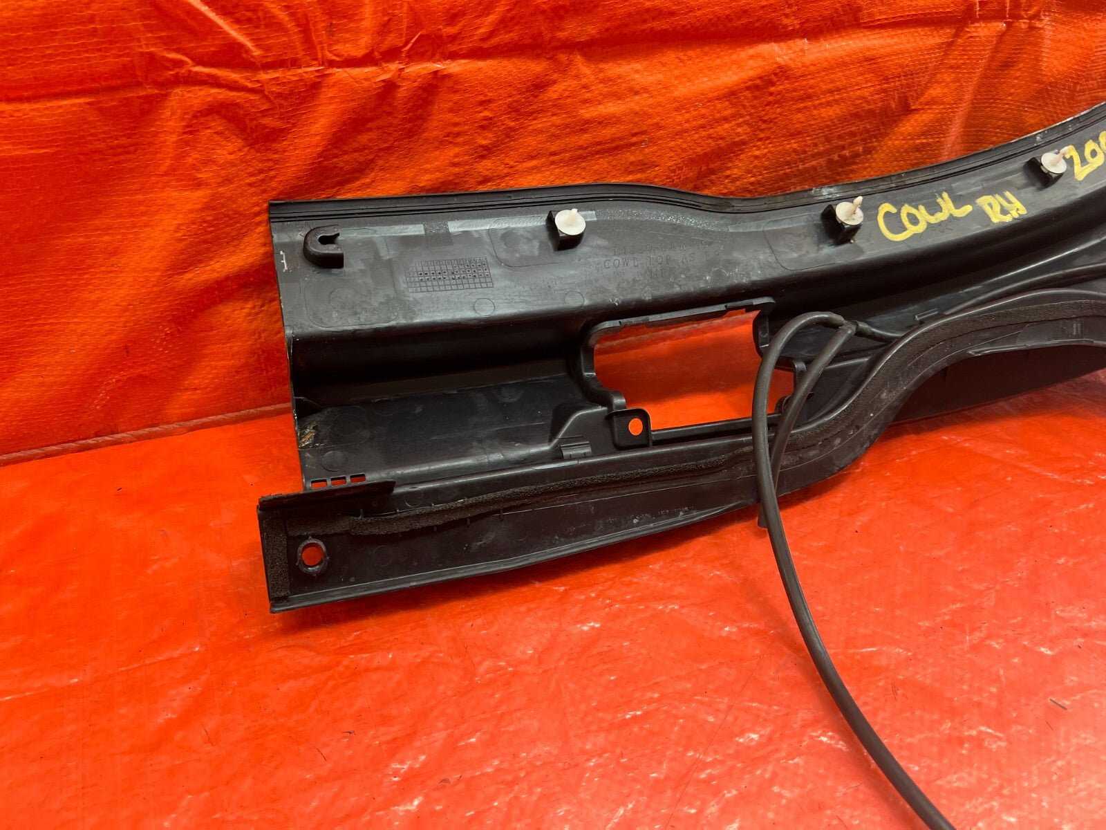 04 05 ACURA TSX   WINDSHIELD WIPER COWL PASSENGER RIGHT SIDE   OEM FACTORY #20915