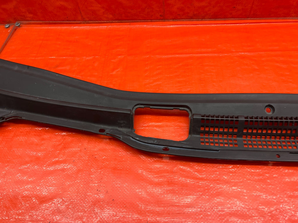 98 02 HONDA ACCORD   WINDSHIELD WIPER COWL TRIM PLASTIC   OEM FACTORY #1677