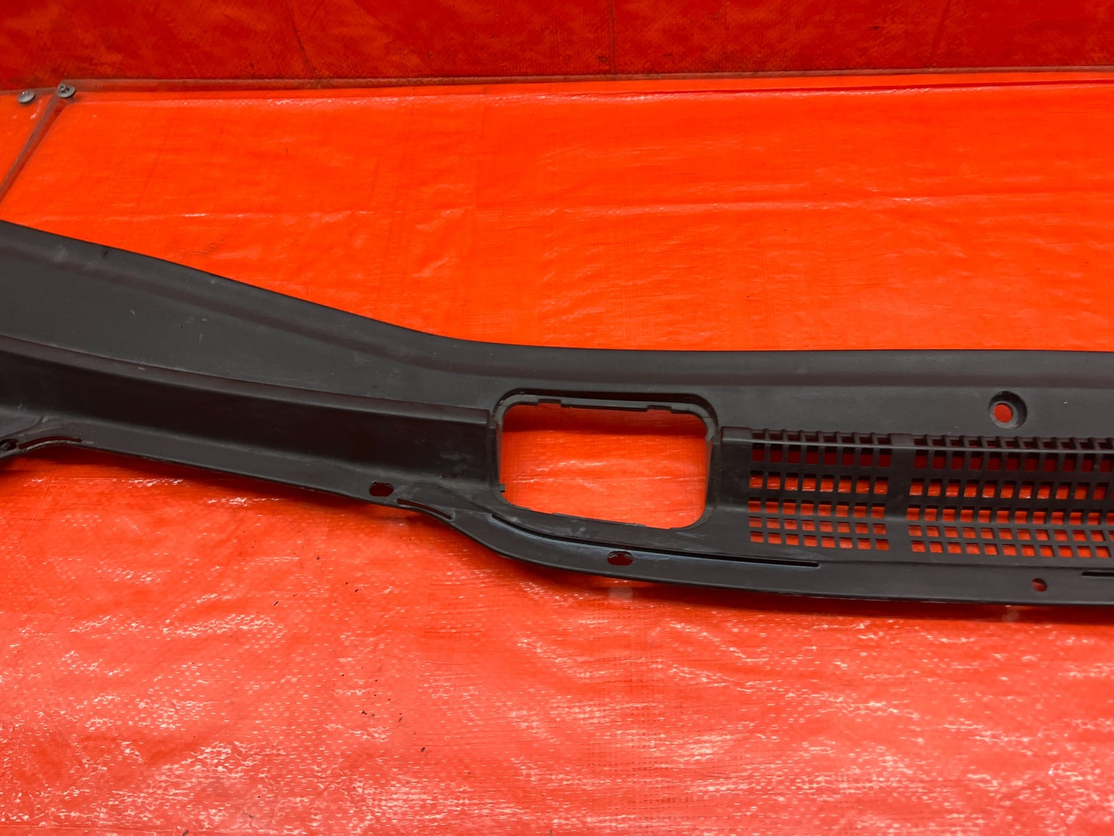 98 02 HONDA ACCORD   WINDSHIELD WIPER COWL TRIM PLASTIC   OEM FACTORY #1677
