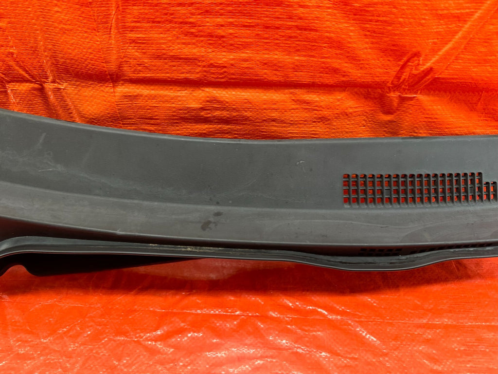 02 05 HONDA CIVIC SI EP3 HATCH   WIPER COWL TRIM   PASSENGER RIGHT SIDE OEM #1865