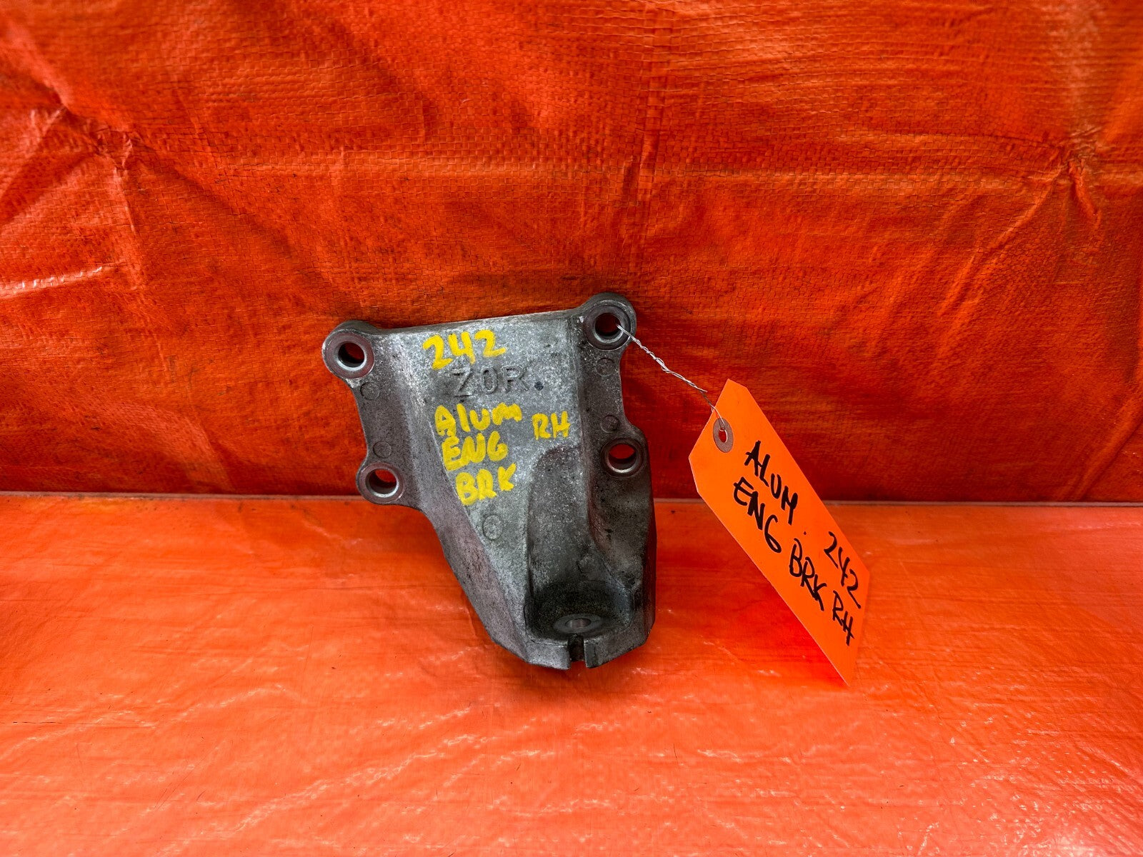 16 20 INFINITI Q50 3.0 RWD PASSENGER RIGHT ALUMINUM ENGINE MOTOR BRACKET OEM 2420