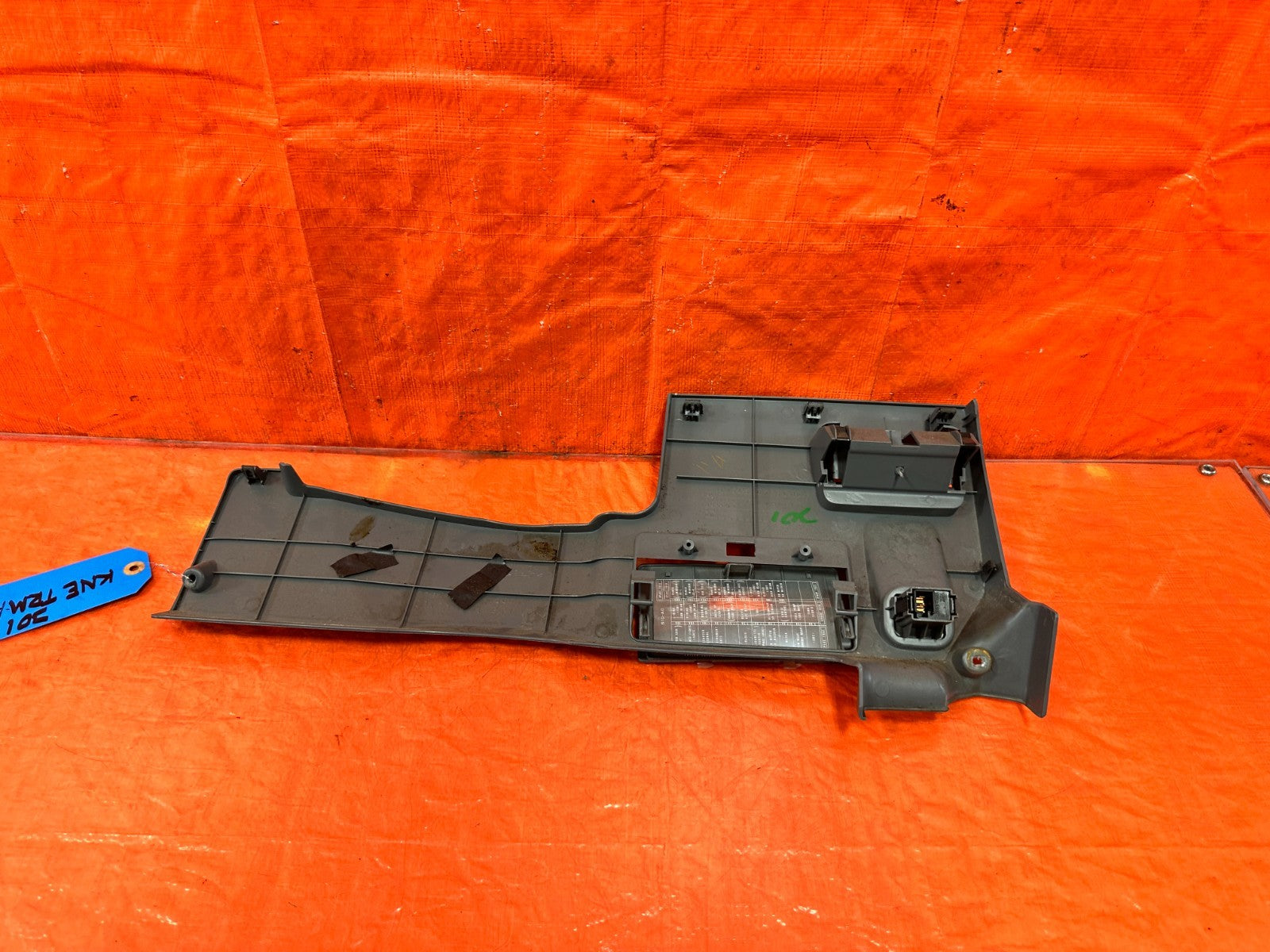 97 01 HONDA CR V CRV   UNDER STEERING COLUMN COVER KNEE TRIM PANEL COVER OEM 3006