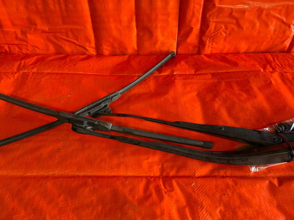 09 14 ACURA TSX   WINDSHIELD WIPER ARM SET   LEFT AND RIGHT WITH BLADES   OEM OE6