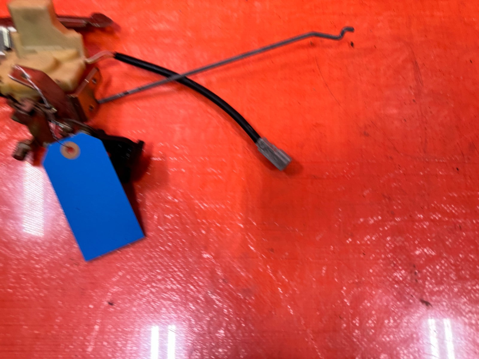 97 01 HONDA CR V CRV   TAIL GATE ACTUATOR TAIL GATE LOCK LOWER   OEM #3017
