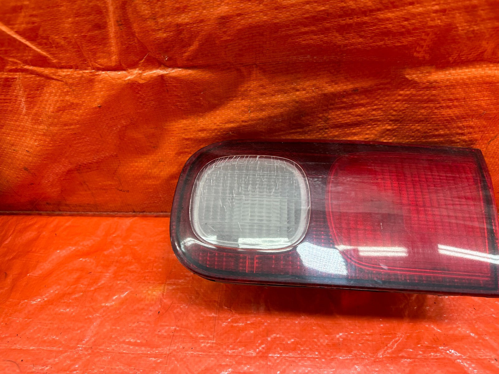 98 01 ACURA INTEGRA SEDAN   PASSENGER RIGHT INNER   TAIL LIGHT LAMP   OEM #2293