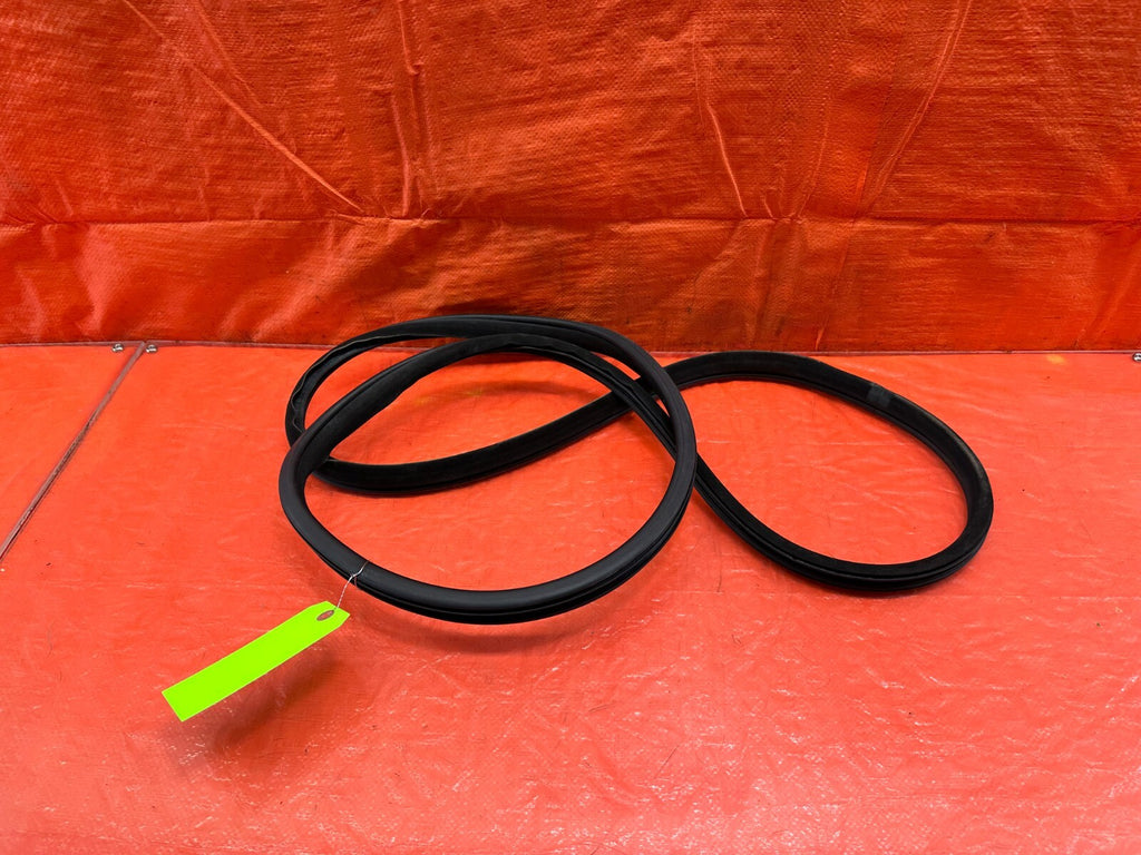 09 14 ACURA TSX   DRIVER LEFT REAR DOOR TO CHASSIS OPEN TRIM SEAL OEM 2335