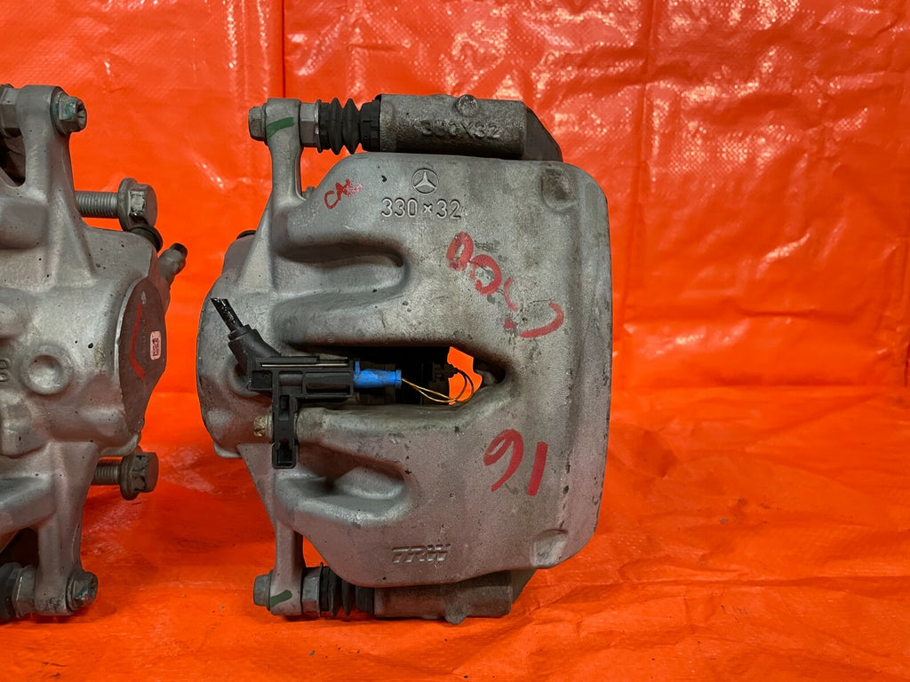 15 19 MERCEDES BENZ C300   FRONT BRAKE CALIPER SET CALIPERS   NON SPORT PKG OEM1