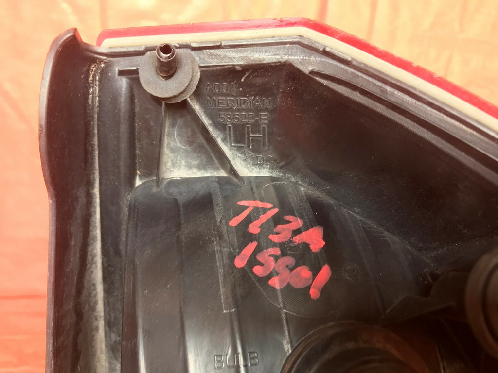 OEM 2005 2006 2007 CHRYSLER 300   BASE MODEL   TAIL LIGHT LAMP 05 06 079