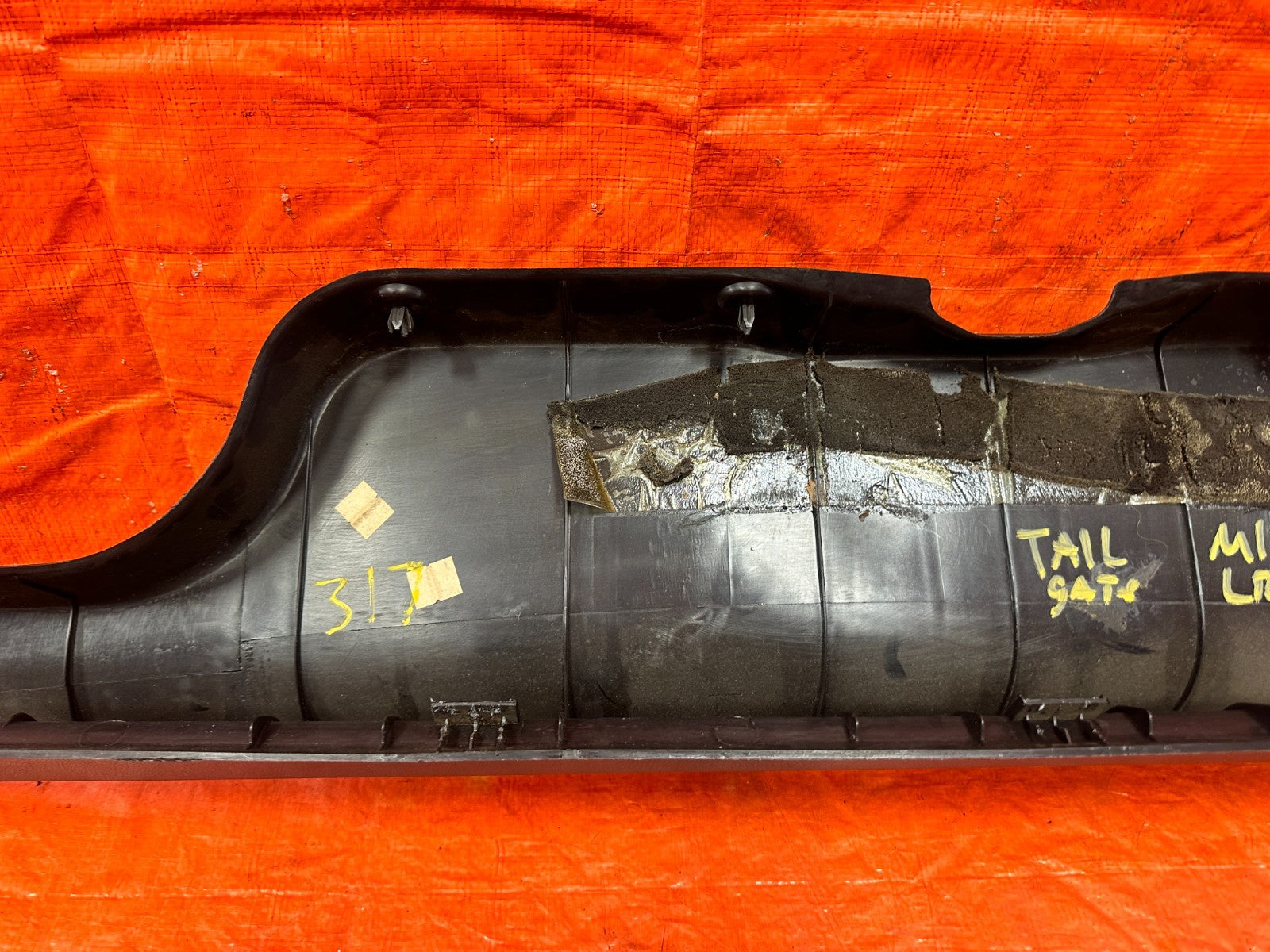90 91 HONDA CIVIC HATCHBACK   REAR HATCH TAILGATE TRIM PLASTIC COVER OEM 3179