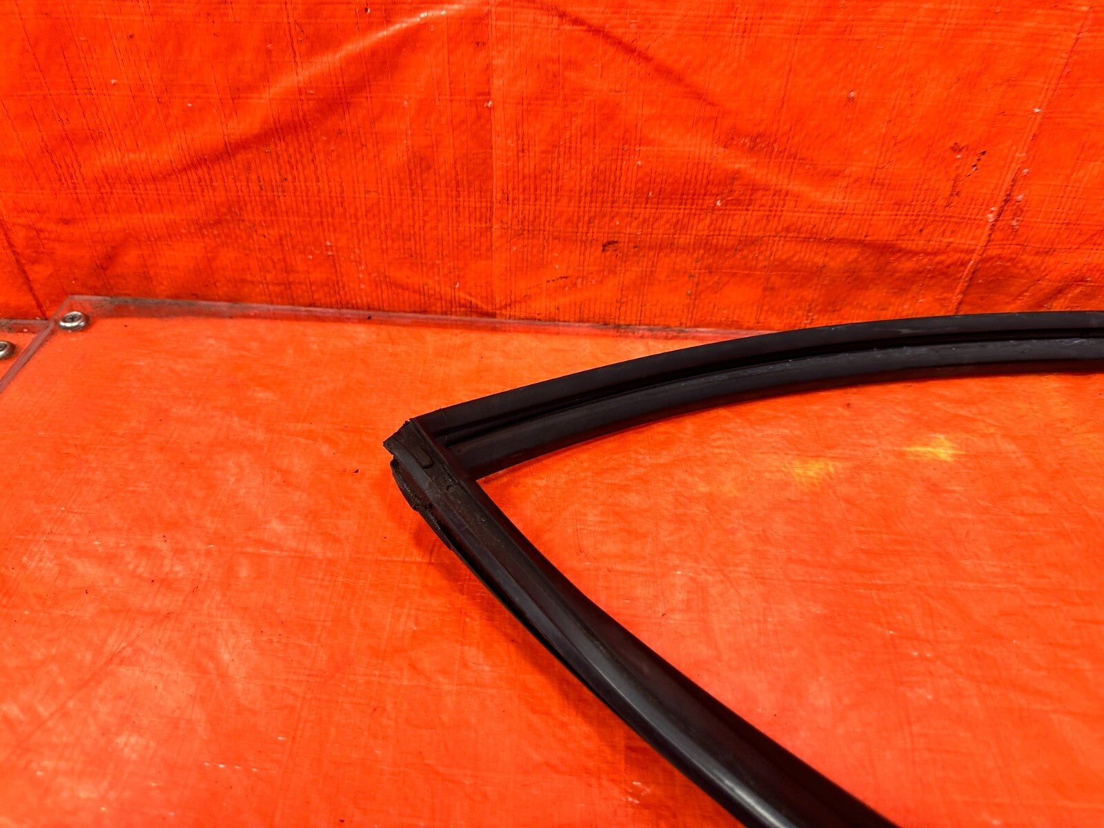 96 00 HONDA CIVIC SEDAN   DRIVER LEFT REAR   WINDOW GLASS RUN CHANNEL OEM #2974